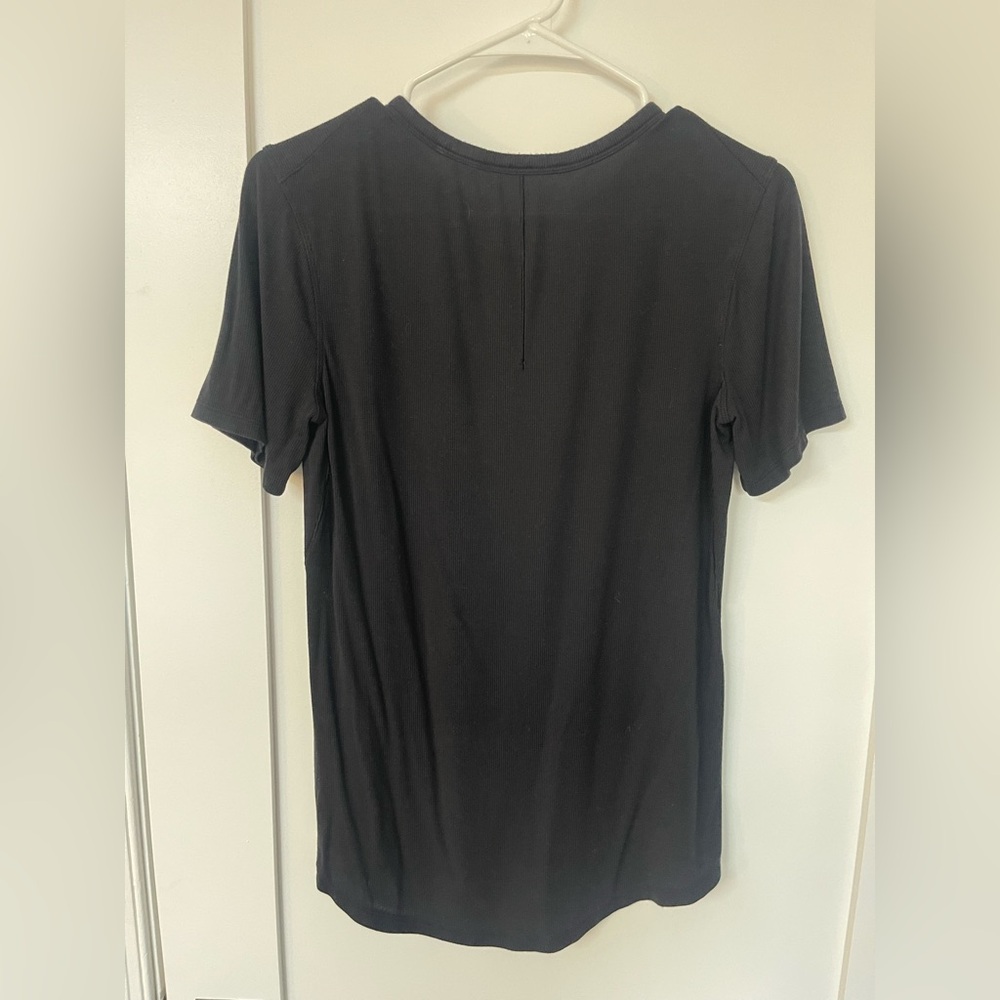 Lululemon ribbed black tshirt